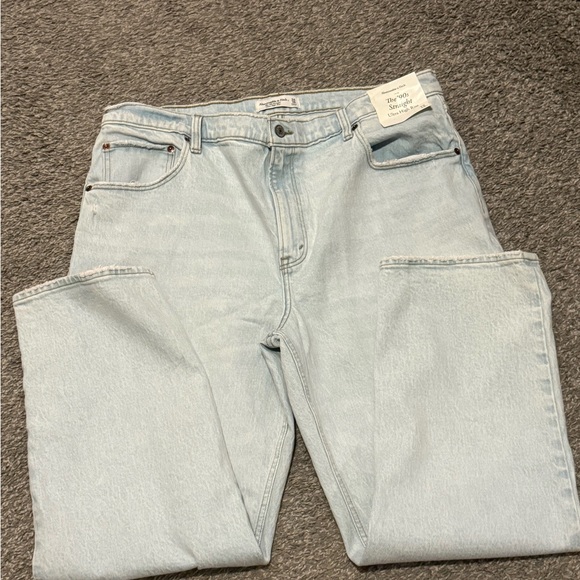 Abercrombie & Fitch Denim - Abercrombie and Fitch the 90s straight ultra high rise jeans 
size 34/18 s